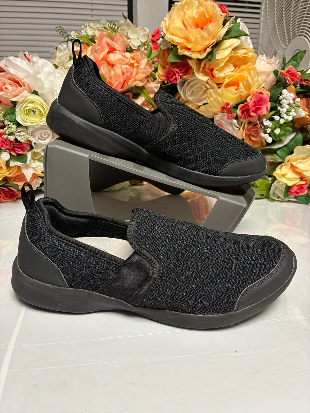 Vionic Roza Textile Slip On Comfort Walking Sneakers Black Blue Fleck Women’s 9